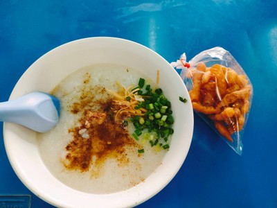 โจ๊กหมูเห็ดหอม + ไข่เยี่ยวม้า