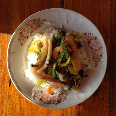 ข้าวราดผัดกะเพราทะเล