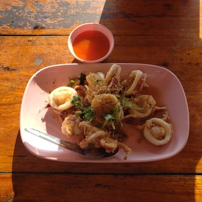 หมึกทอดกระเทียม