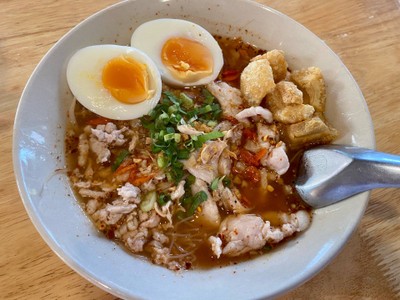 เส้นหมี่ต้มยำไข่ยางมะตูม