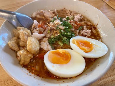 เส้นหมี่ต้มยำไข่ยางมะตูม