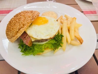 เบอร์เกอร์เนื้อ