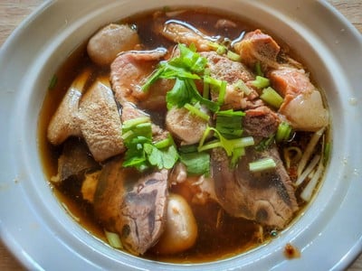 เมนูของร้าน ก๋วยเตี๋ยวฮั้วเนื้อตุ๋นดอนเมือง ถ.สรณคมน์