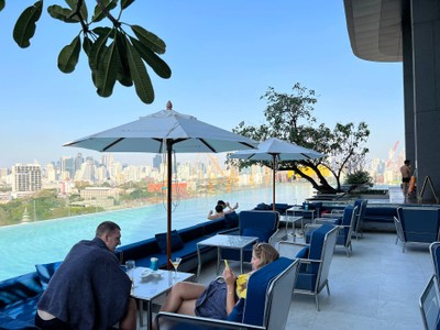 สระว่ายน้ำ/ชายหาด