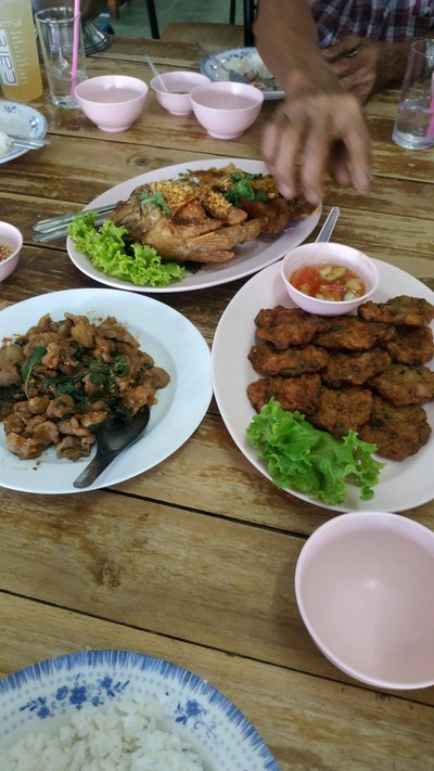 อาหาร หรือ เครื่องดื่ม