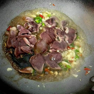 วิธีทำ ยอดมะพร้าวผัดพริกตับไก่ วิธีทำ ยอดมะพร้าวผัดพริกตับไก่
