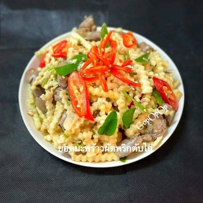 วิธีทำ ยอดมะพร้าวผัดพริกตับไก่ วิธีทำ ยอดมะพร้าวผัดพริกตับไก่