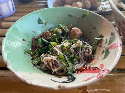 เส้นหมี่เนื้อ น้ำตก