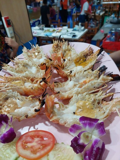 คือกุ้งว่ายแต่น้ำจิ้มคือดือออออมากกกมันเยิ้อมมมหอมเตาถ่าน