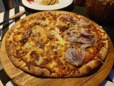 Pizza Four Cheeses half bacon italian