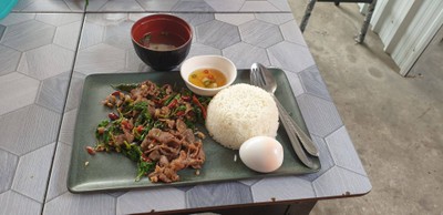 ข้าวกะเพราวากิวไข่ลาวา