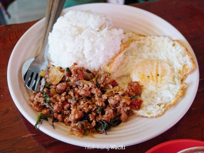 ข้าวกะเพราหมูไข่ดาว