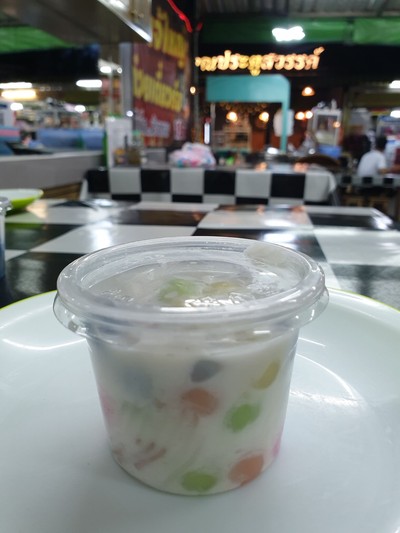 บัวลอยมะพร้าวอ่อน