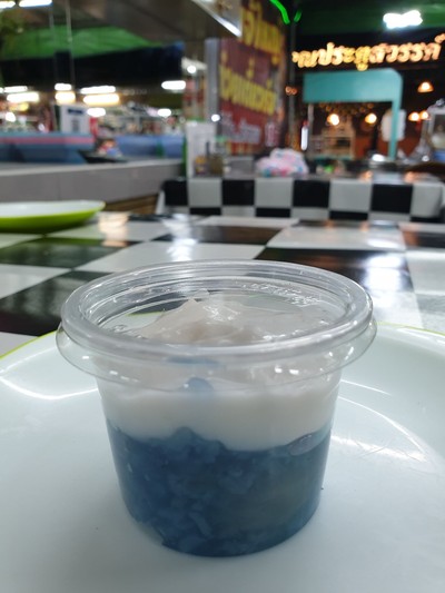 ข้าวเหนียวเปียกลำไยอัญชัน