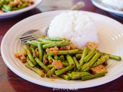 ข้าวผัดพริกแกงหมู