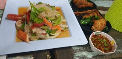 ยำวุ้นเส้น ไก่ทอด