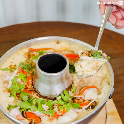 “ไข่ตุ๋นหม้อไฟทะเล” (180 บาท)