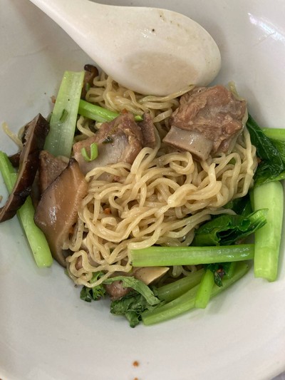 บะหมี่ซี่โครงหมูตุ๋น