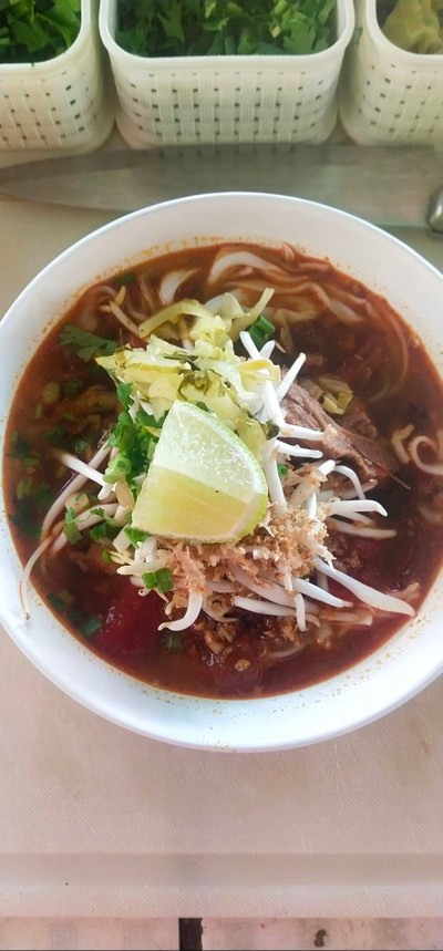 ข้าวซอยนํ้าเงี้ยว