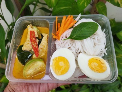 ขนมจีนเขียวหวานไก่ไข่ต้ม