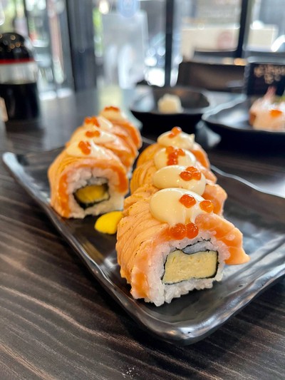 SALMON ROLL
