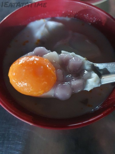 บัวลอยไข่เค็ม