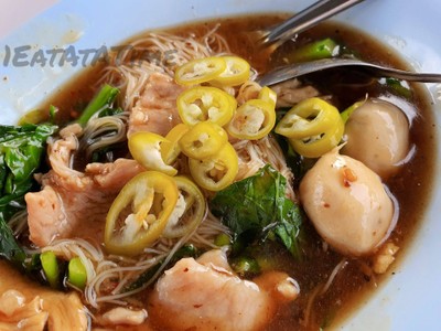 เส้นหมี่ราดหน้า