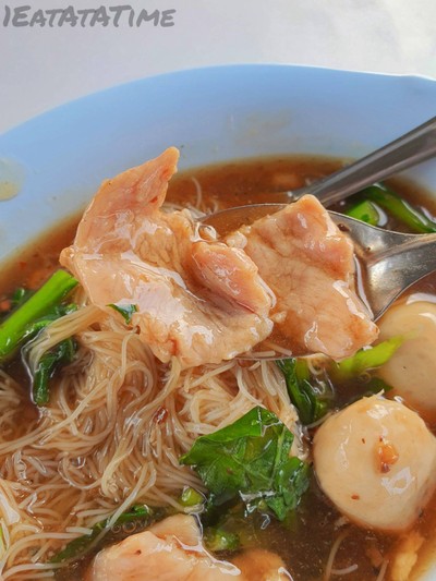 เส้นหมี่ราดหน้า