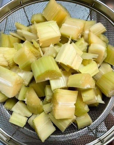 วิธีทำ ไก่อบชานอ้อย น้ำจิ้มน้ำตาลเคี่ยวงาขาว