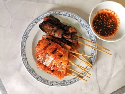 เมนูของร้าน ก๋งป๊อกหมูปิ้งไก่ปิ้งโบราณ เอกมัย คลองตัน