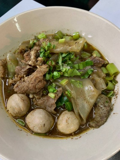 ก๋วยเตี๋ยวแห้งหมูสด