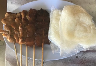 หมูปิ้งไม่ติดมันพร้อมข้าวเหนียว
ชุดละ 72 บาท