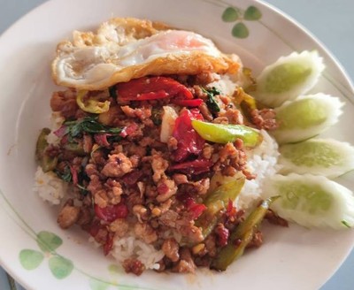 กระเพราหมูสับไข่ดาว