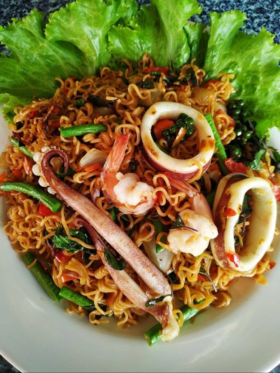 มาม่าผัดขี้เมาทะเล