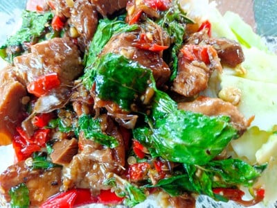 ข้าวผัดกะเพราหมูตุ๋น
