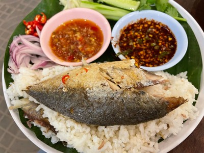 ข้าวขยำปลาทู