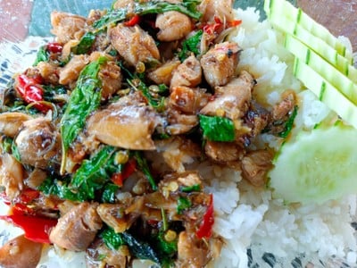ข้าวผัดกะเพราปู