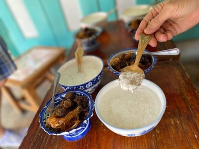 ข้าวแช่ ป้าเอื้อน (ข้าวแช่กาชาด) เพชรบุรี