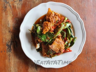 ปลาสายยูผัดฉ่า