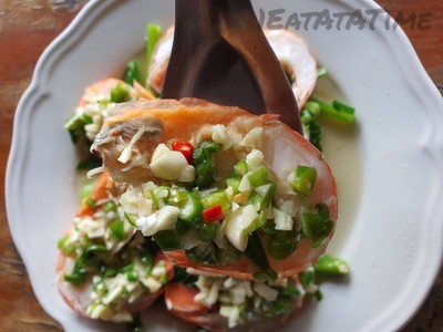 ยำคะน้ากุ้งสด