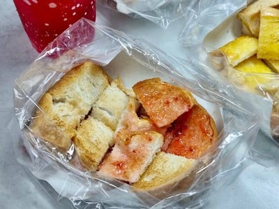 ขนมปังแยมสตอเบอรี่