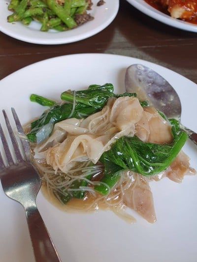 ราดหน้าคะน้าฮ่องกง