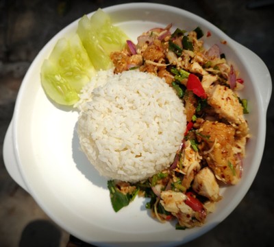 ข้าวยำไก่แซ่บ