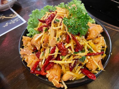 ไก่คั่วพริกแห้งเสฉวน