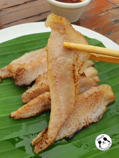 คอหมูย่างไฟลุก