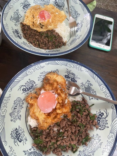 ไข่ขาวกรอบแดงดิบ