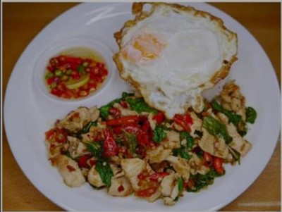 กระเพราไก่ไข่ดาวราดข้าว