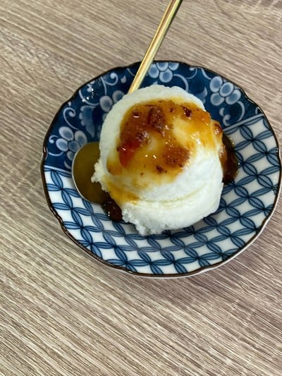 ไอศครีมรสมะม่วงนํ้าปลาหวาน