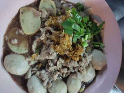 ก๋วยเตี๋ยวหมูพิเศษรวมเครื่อง