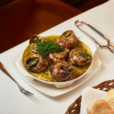 Aubergine and Escargot